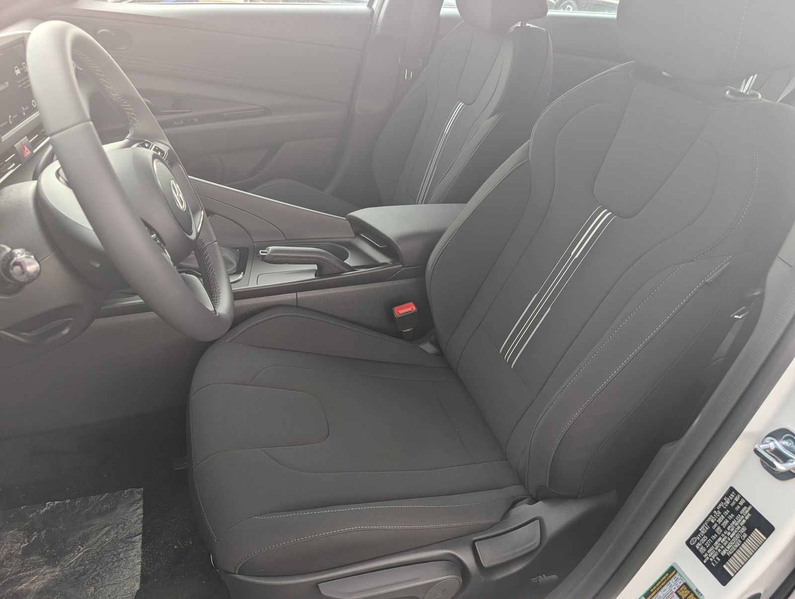 Certified 2025 Hyundai Elantra Sport w/ Cargo Package image 4