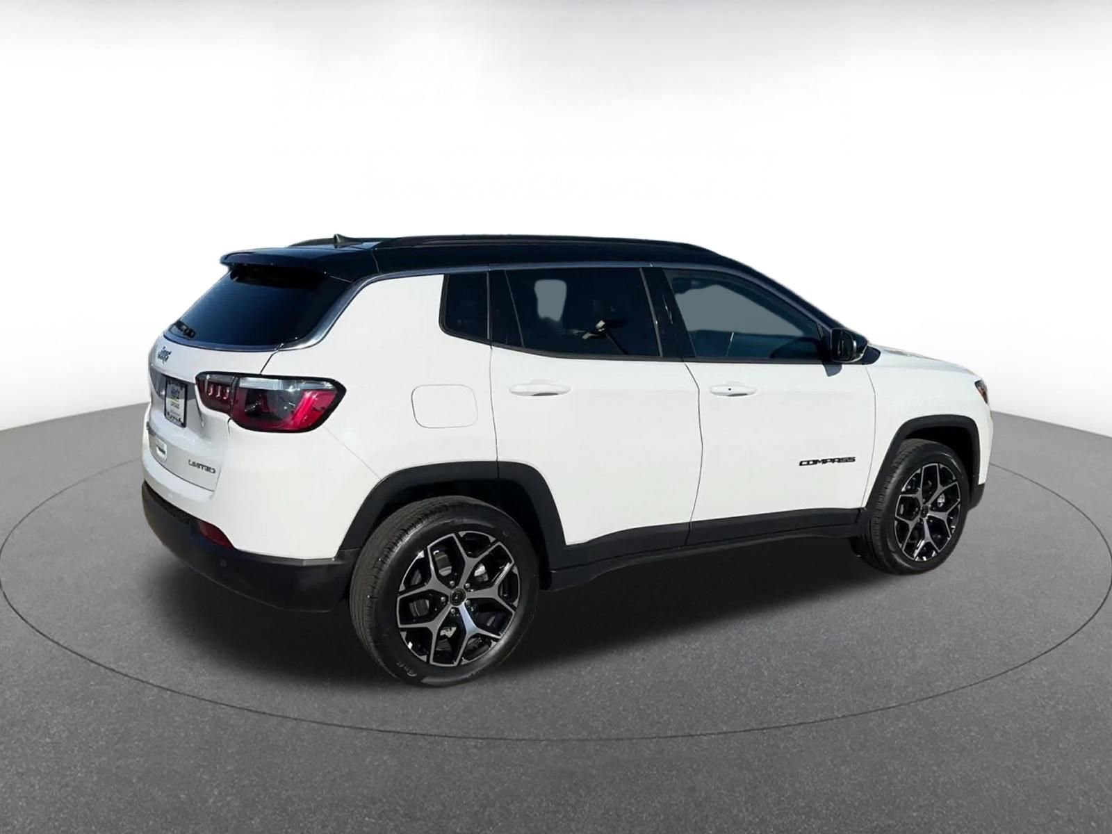 Used 2025 Jeep Compass Limited AWD/4WD image 15