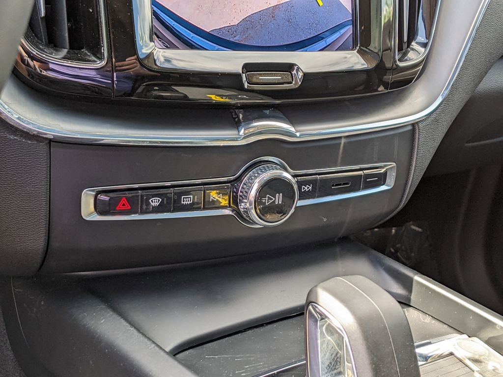Certified 2023 Volvo XC60 B5 Core w/ Climate Package AWD/4WD image 18