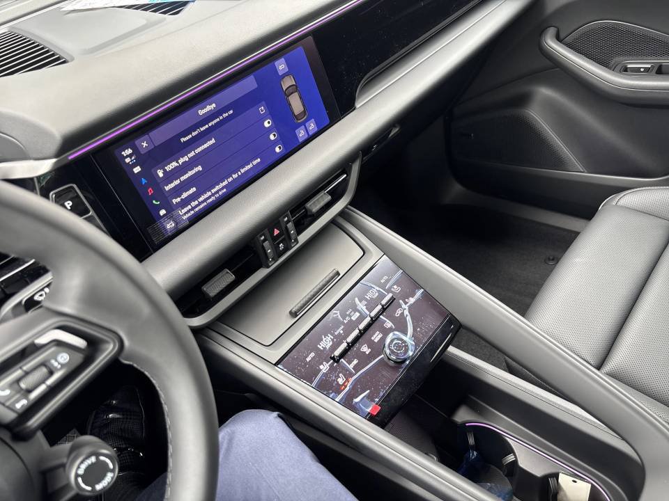 Certified 2026 Porsche Macan 4 Electric AWD/4WD image 20