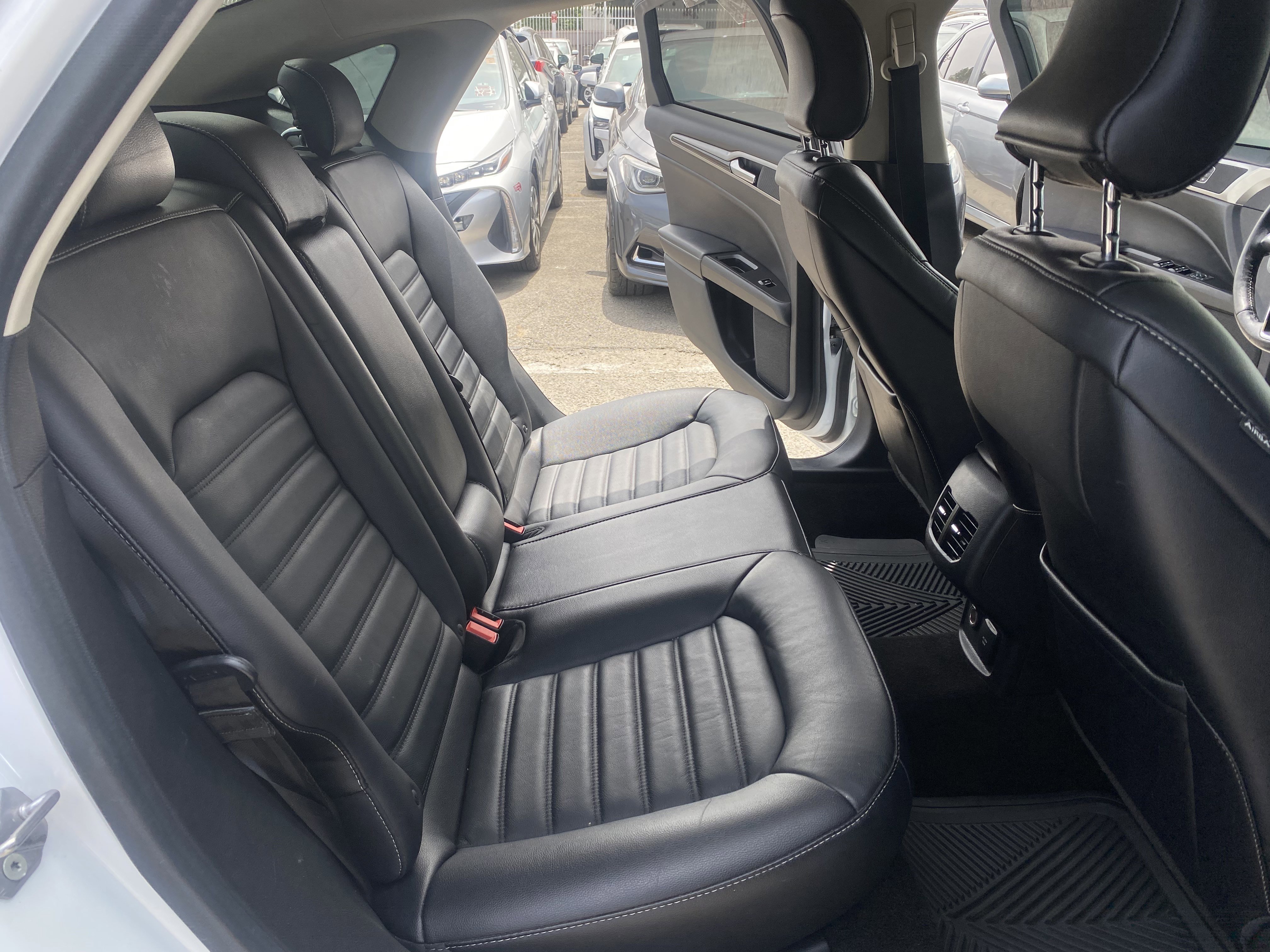 Used 2018 Ford Fusion SE w/ Equipment Group 602A FWD image 21