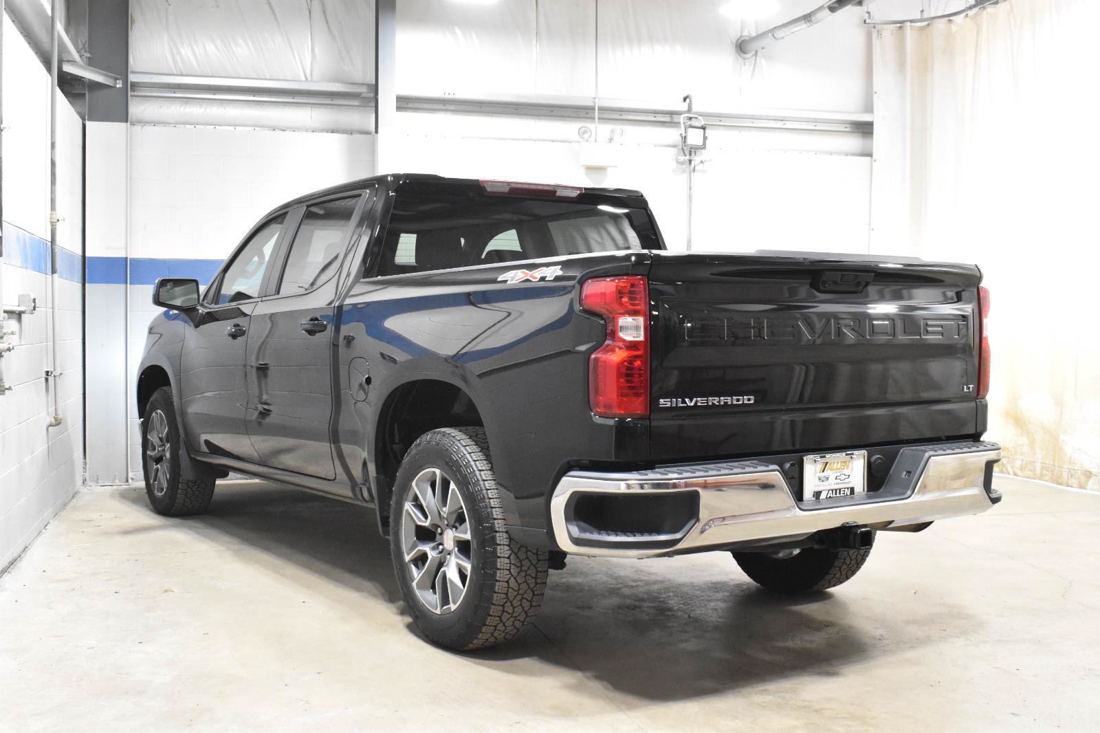Used 2024 Chevrolet Silverado 1500 LT AWD/4WD image 25