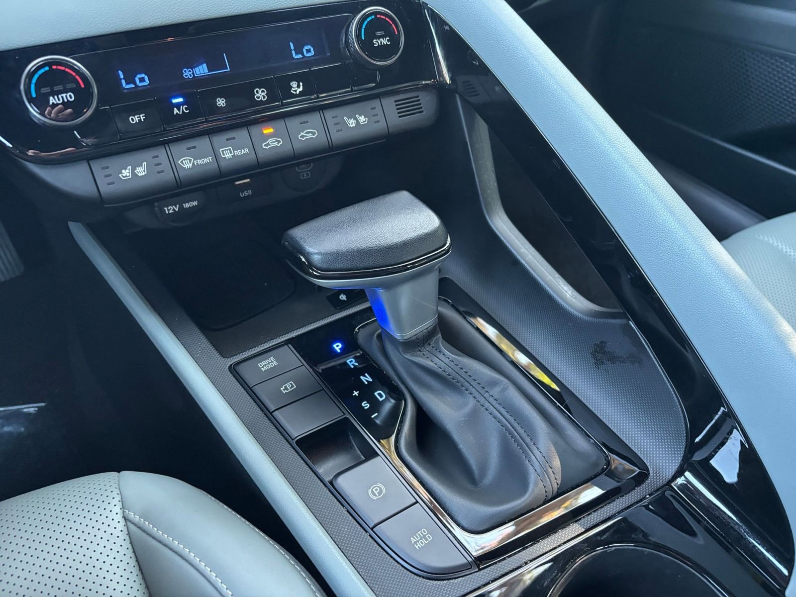 Used 2025 Hyundai Elantra Limited image 42