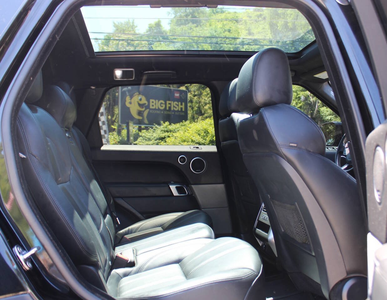 Used 2017 Land Rover Range Rover Sport SE AWD/4WD image 36