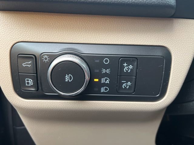 Used 2020 Ford Escape Titanium image 15