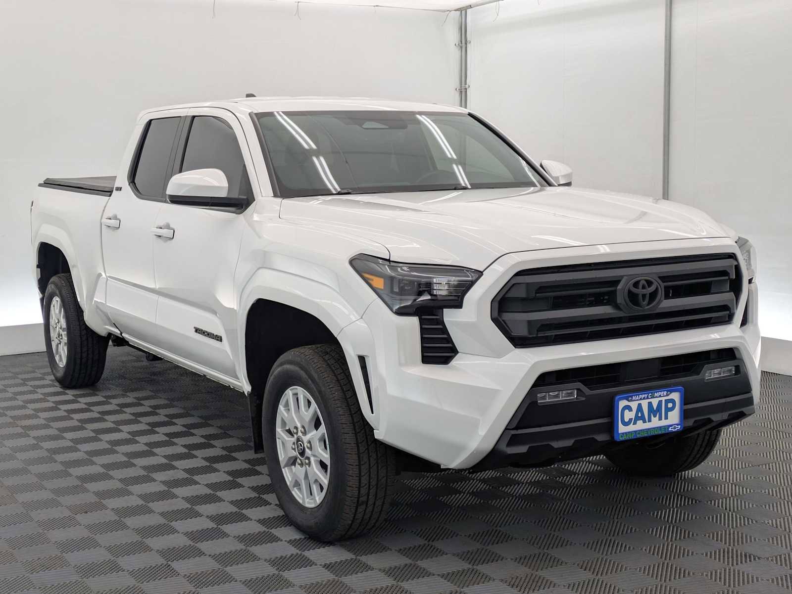 Used 2024 Toyota Tacoma SR5 AWD/4WD image 8