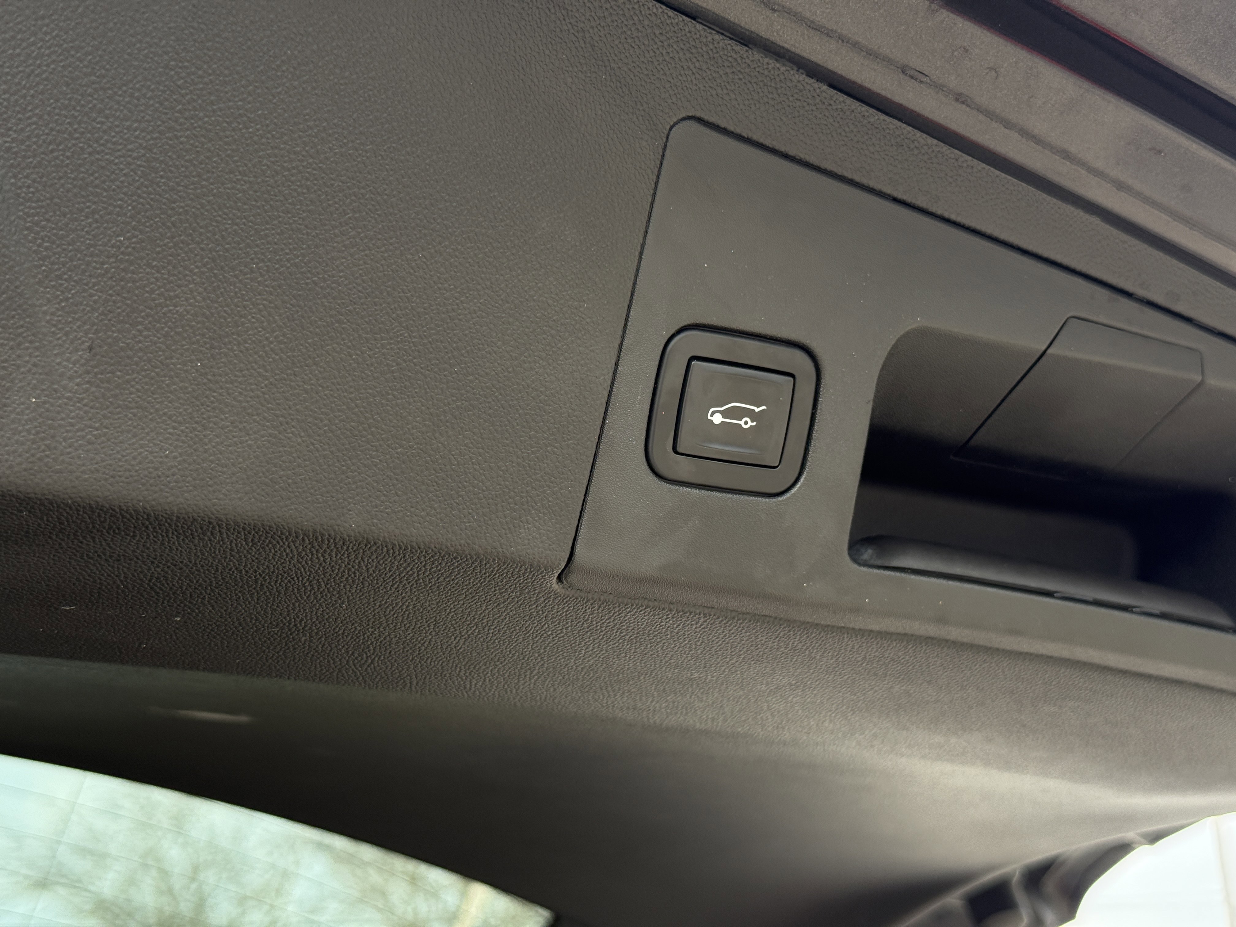 Used 2017 Cadillac XT5 Luxury w/ Driver Awareness Package FWD image 34