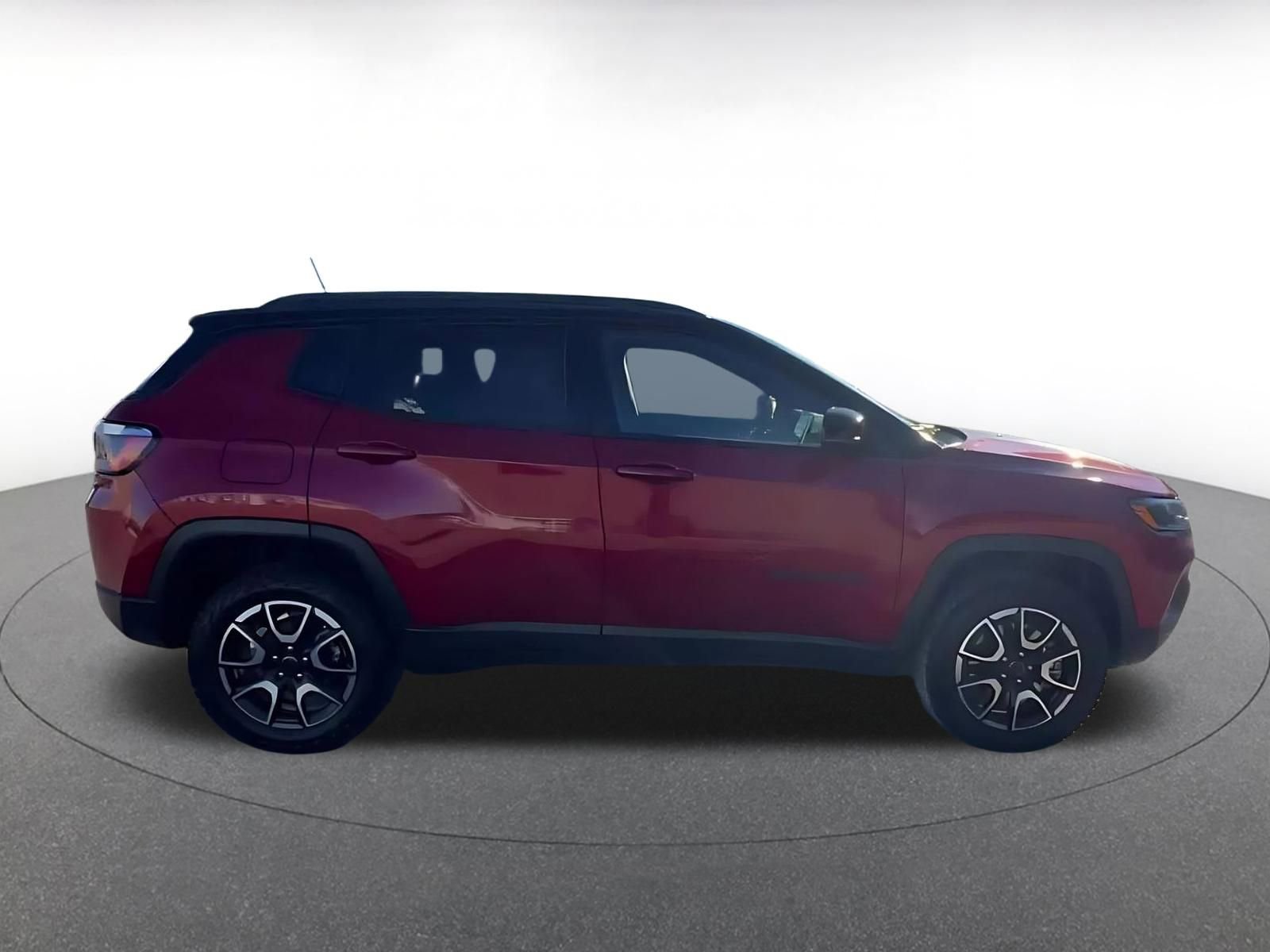 Used 2025 Jeep Compass Trailhawk image 16