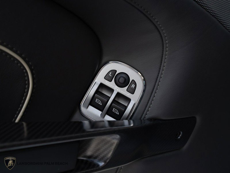 Used 2015 Aston Martin DB9 Volante image 19