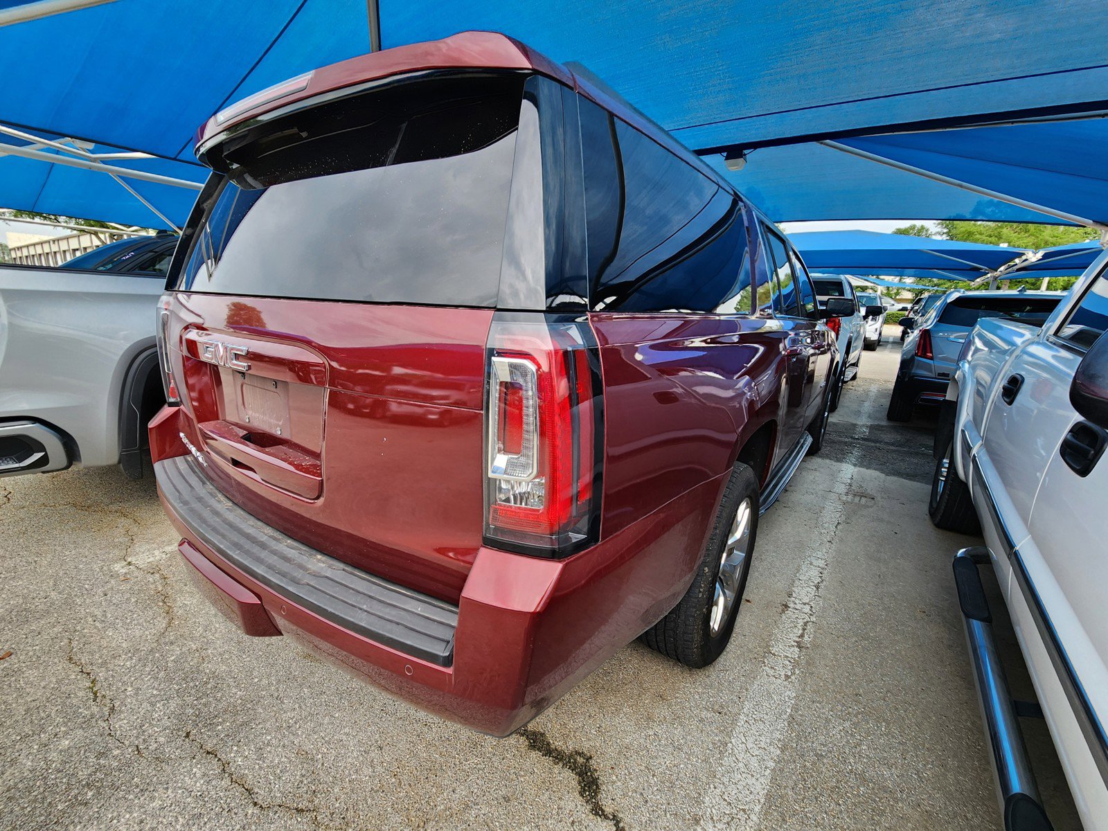 Used 2016 GMC Yukon XL SLE w/ Convenience Package image 4