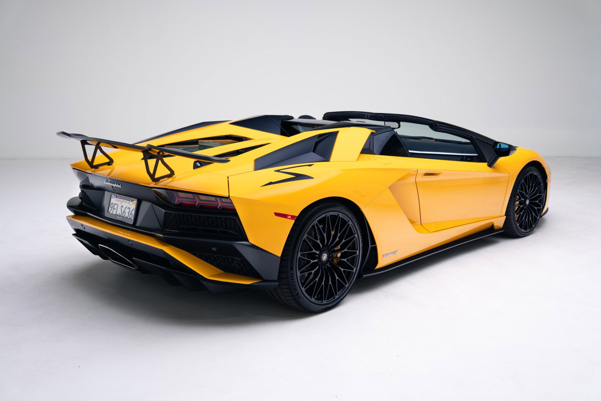 Used 2018 Lamborghini Aventador S image 5