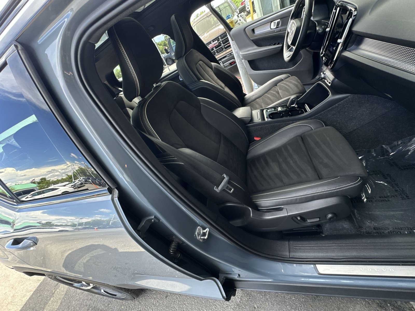 Used 2021 Volvo XC40 T5 R-Design AWD/4WD image 34