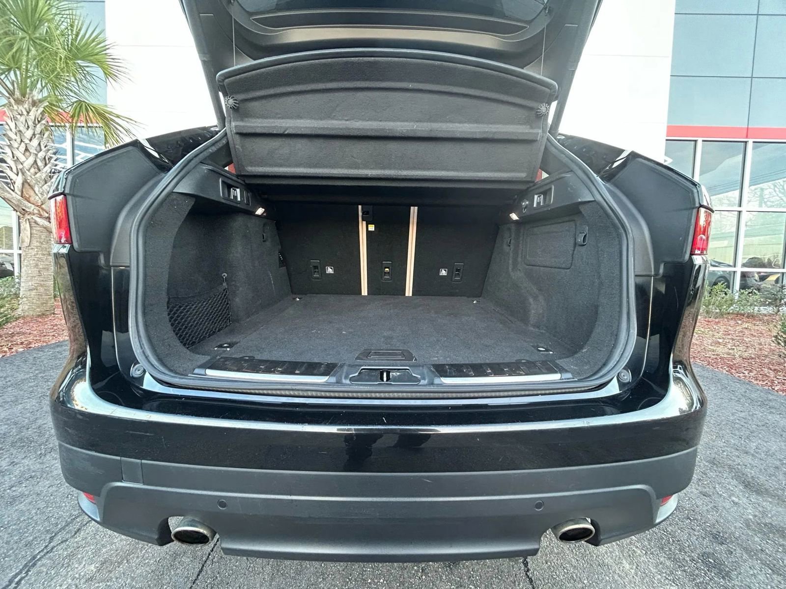 Used 2020 Jaguar F-PACE Premium image 20