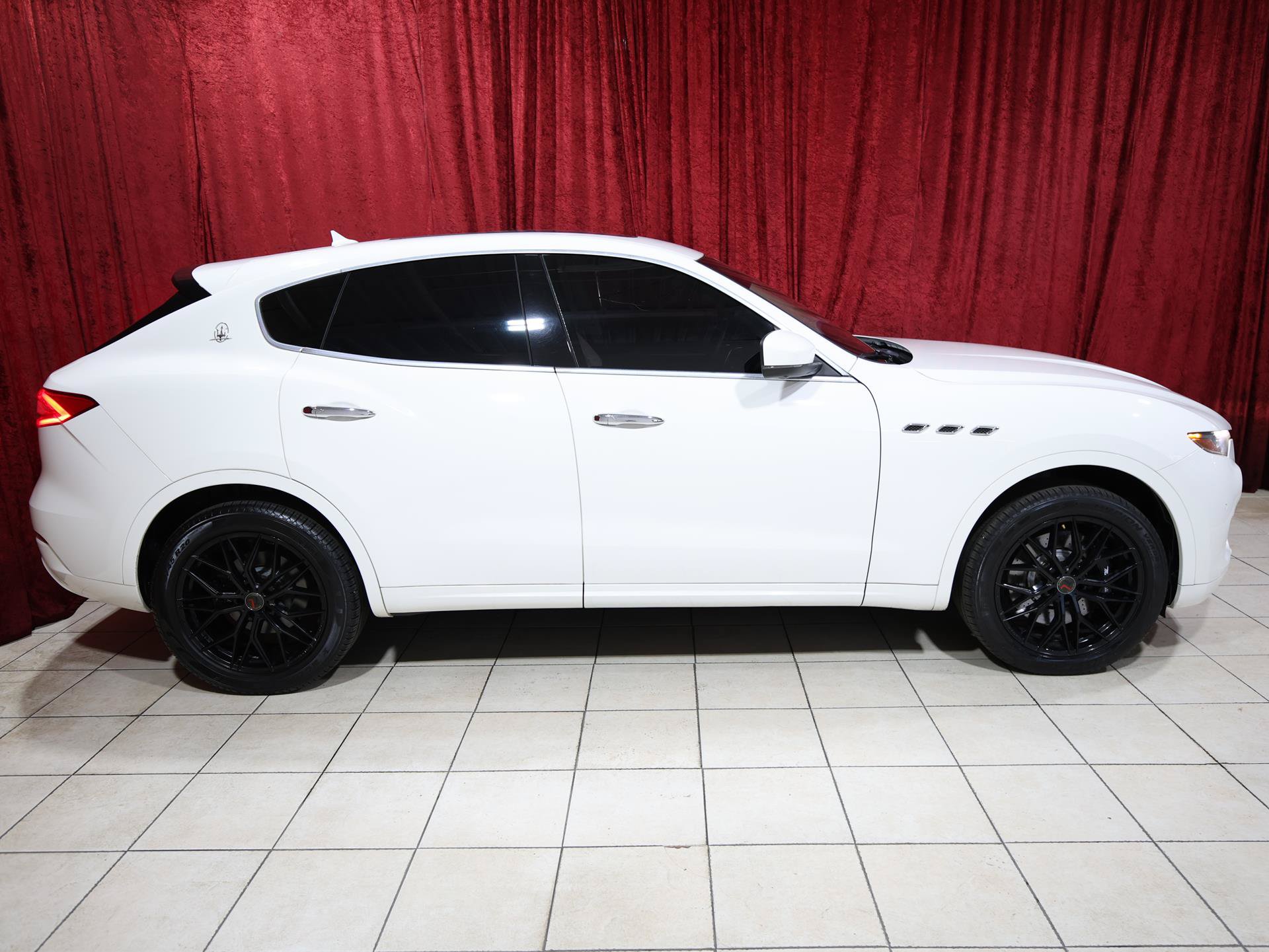 Used 2020 Maserati Levante S AWD/4WD image 8