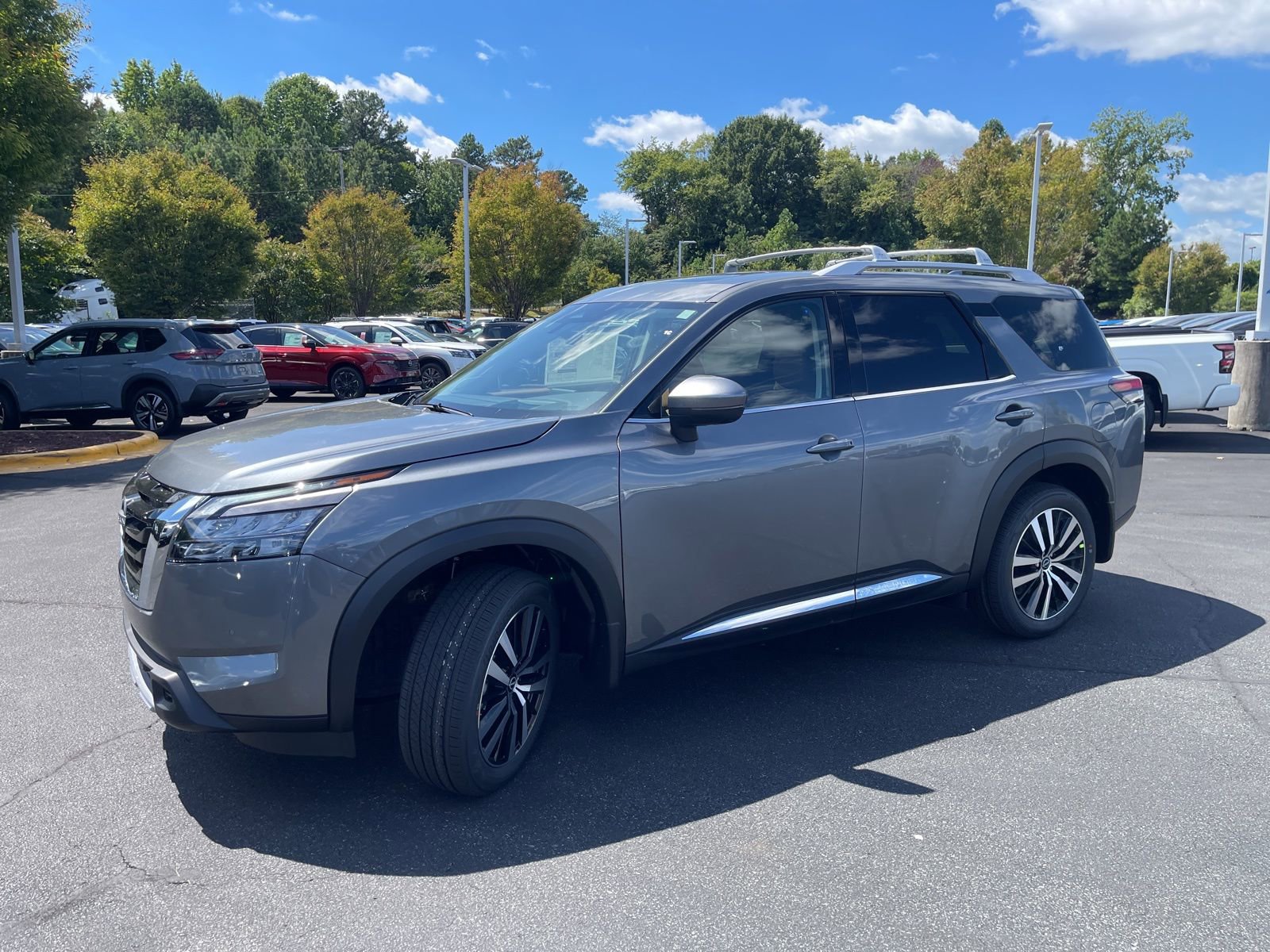 New 2025 Nissan Pathfinder Platinum image 4