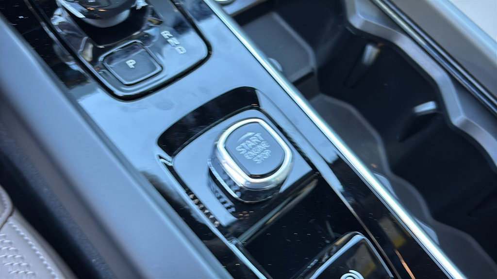 New 2027 Volvo XC60 B5 Plus AWD/4WD image 15