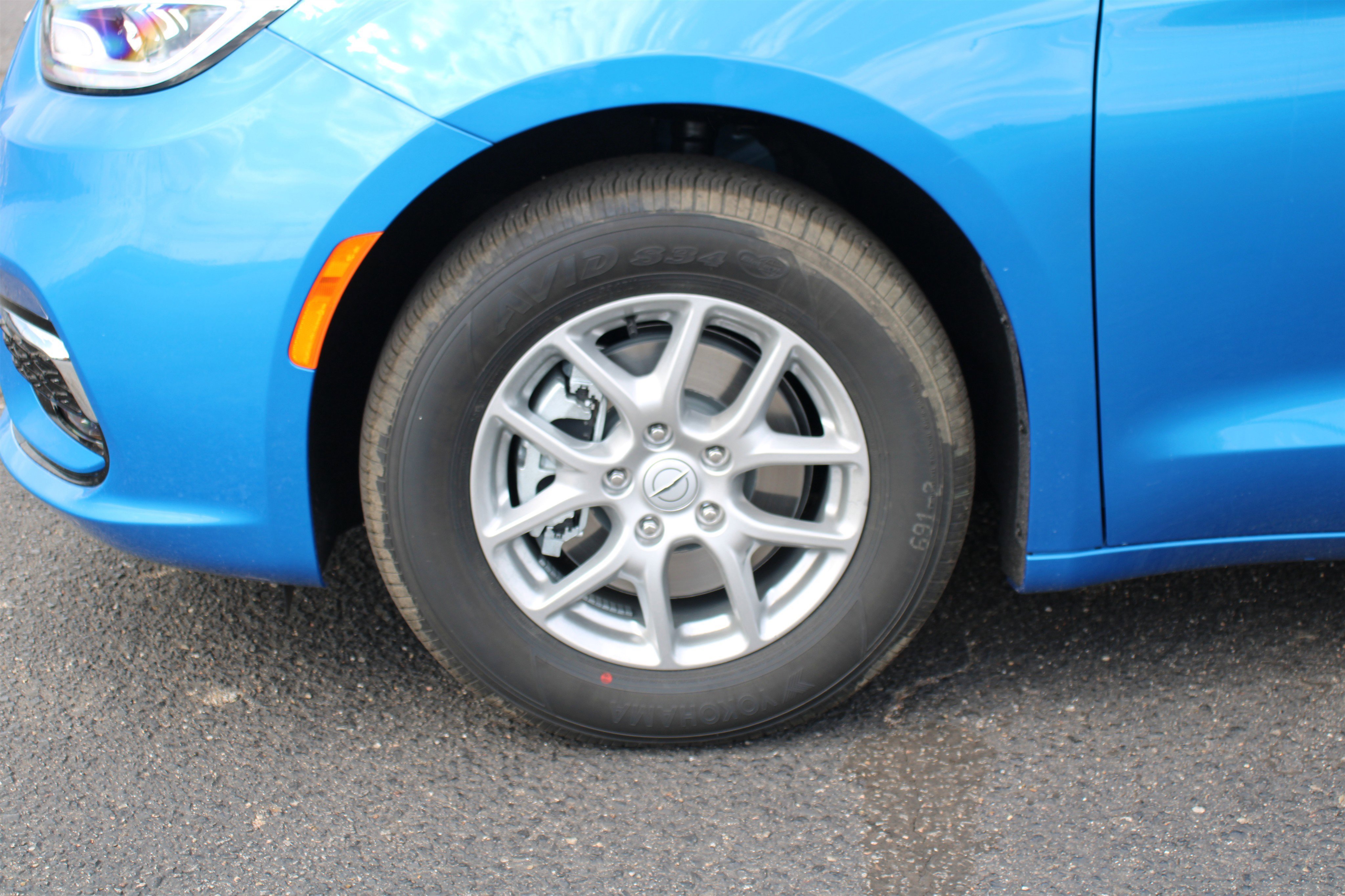 New 2026 Chrysler Pacifica Select FWD image 38