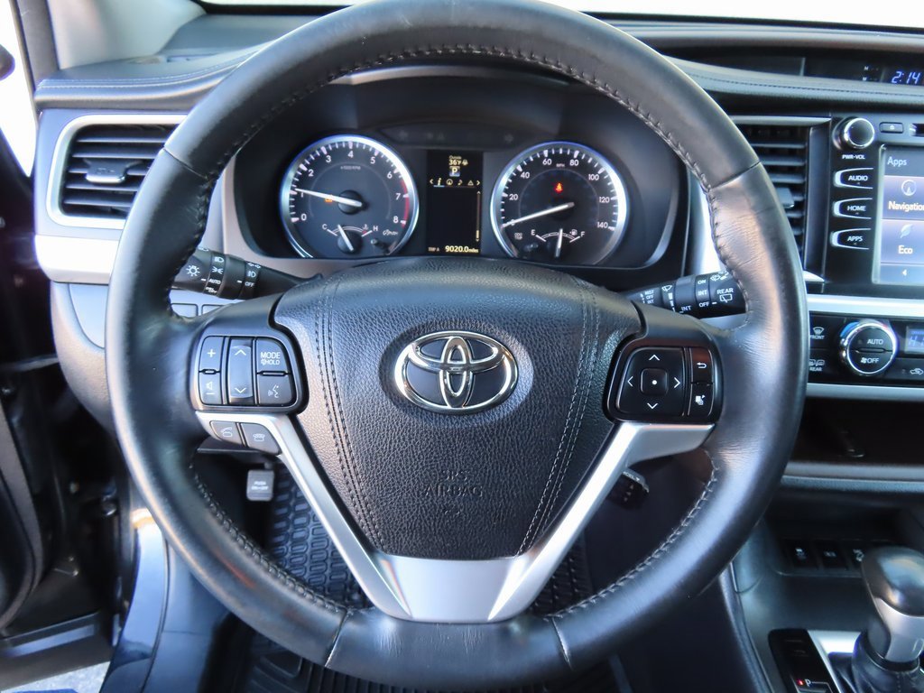 Used 2015 Toyota Highlander XLE image 16