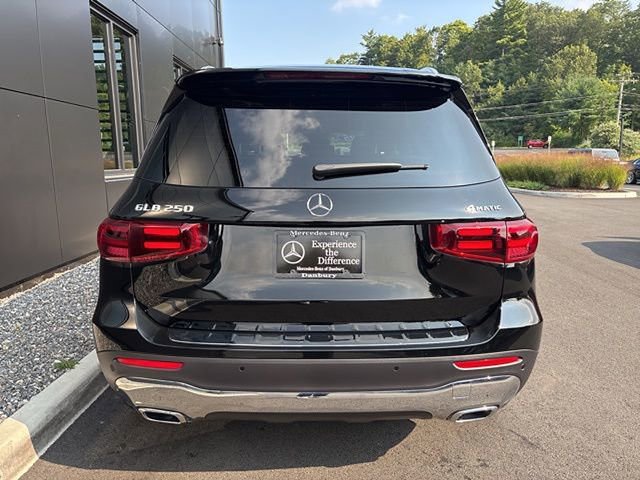 Used 2025 Mercedes-Benz GLB 250 4MATIC image 4