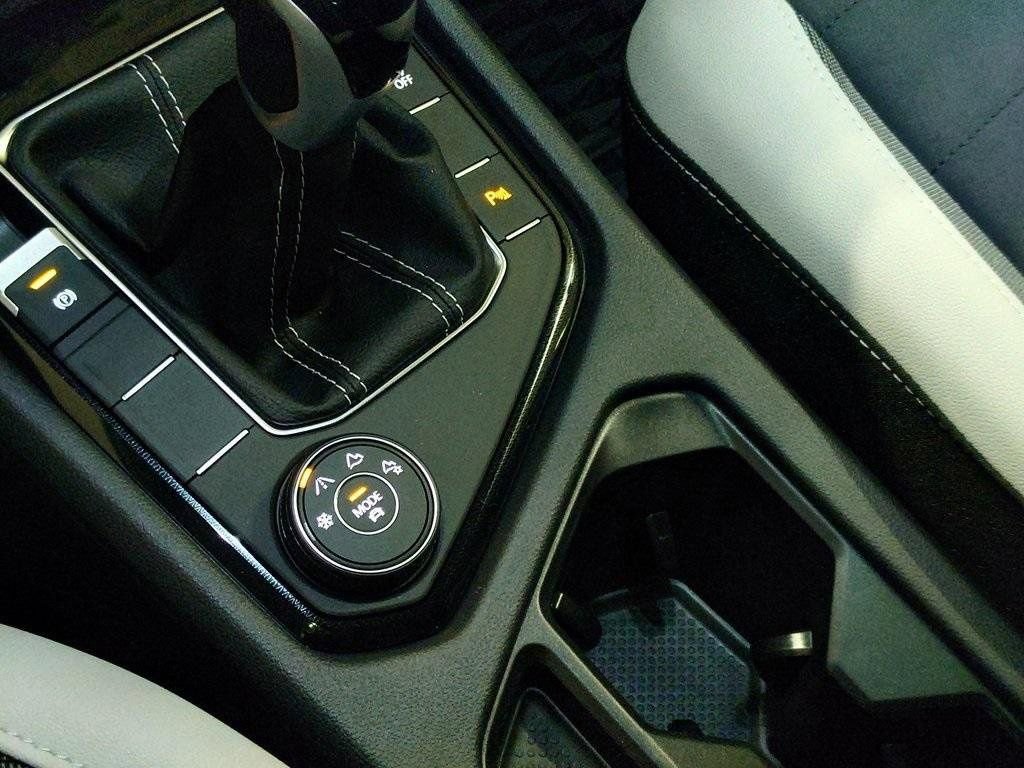 New 2025 Volkswagen Taos SE image 21