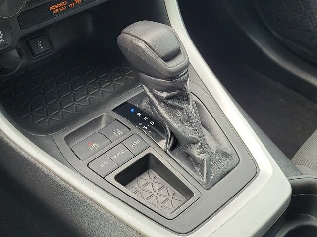 Used 2020 Toyota RAV4 LE w/ Carpet Mat Package FWD image 24
