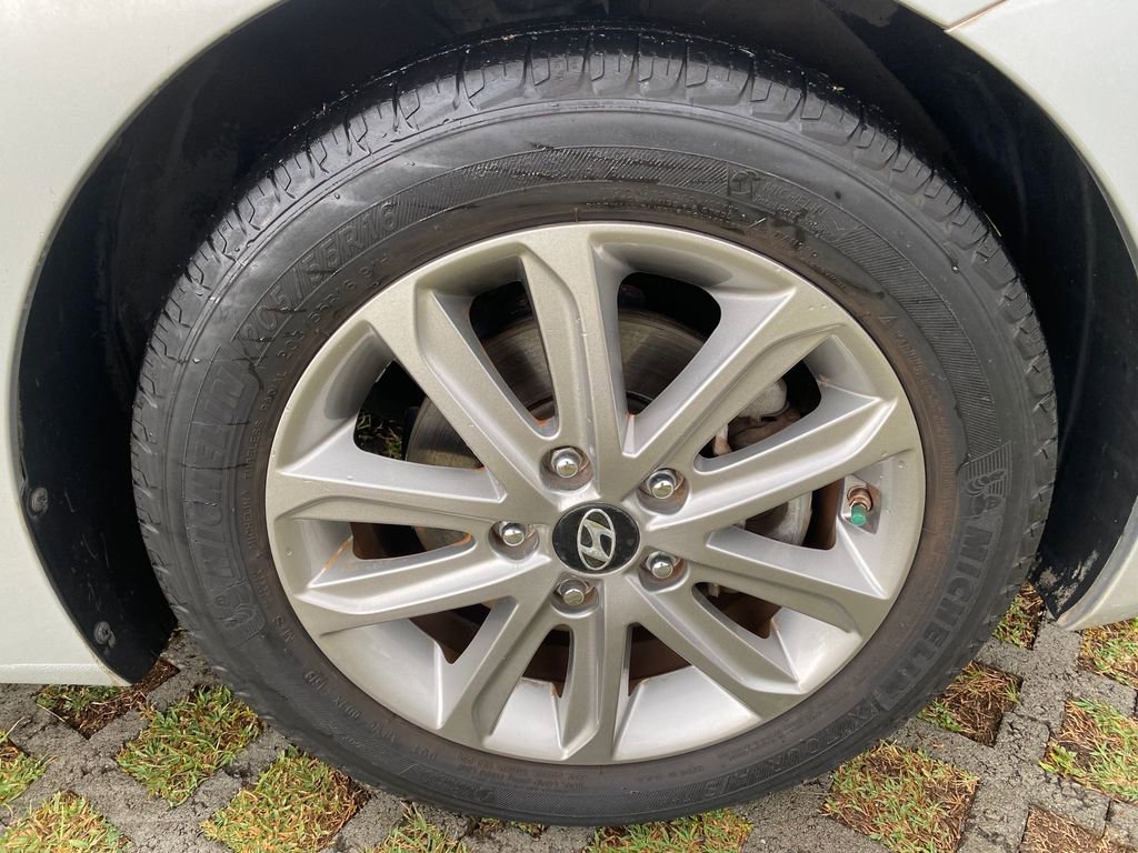 Used 2016 Hyundai Elantra SE w/ Option Group 02 FWD image 9