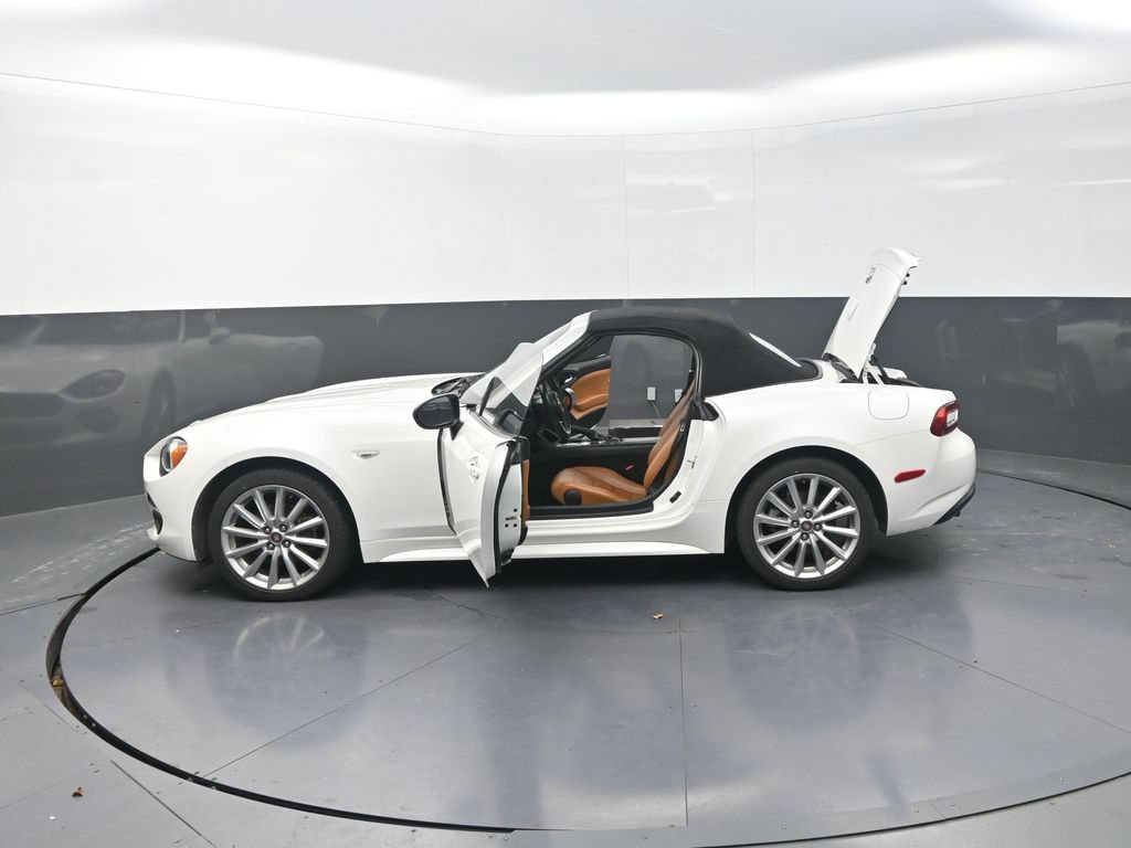 Used 2019 FIAT 124 Spider Lusso w/ Navigation & Sound Group RWD image 34