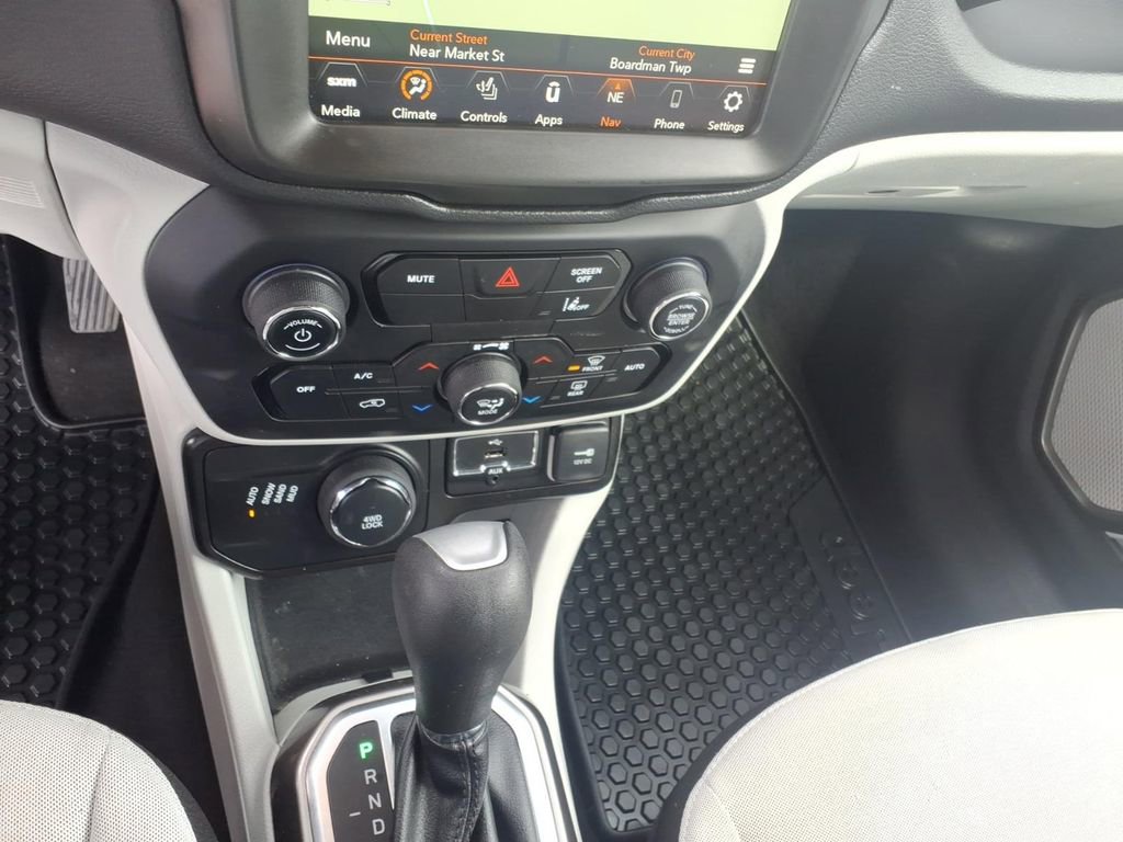 Used 2022 Jeep Renegade Latitude w/ Convenience Group AWD/4WD image 25