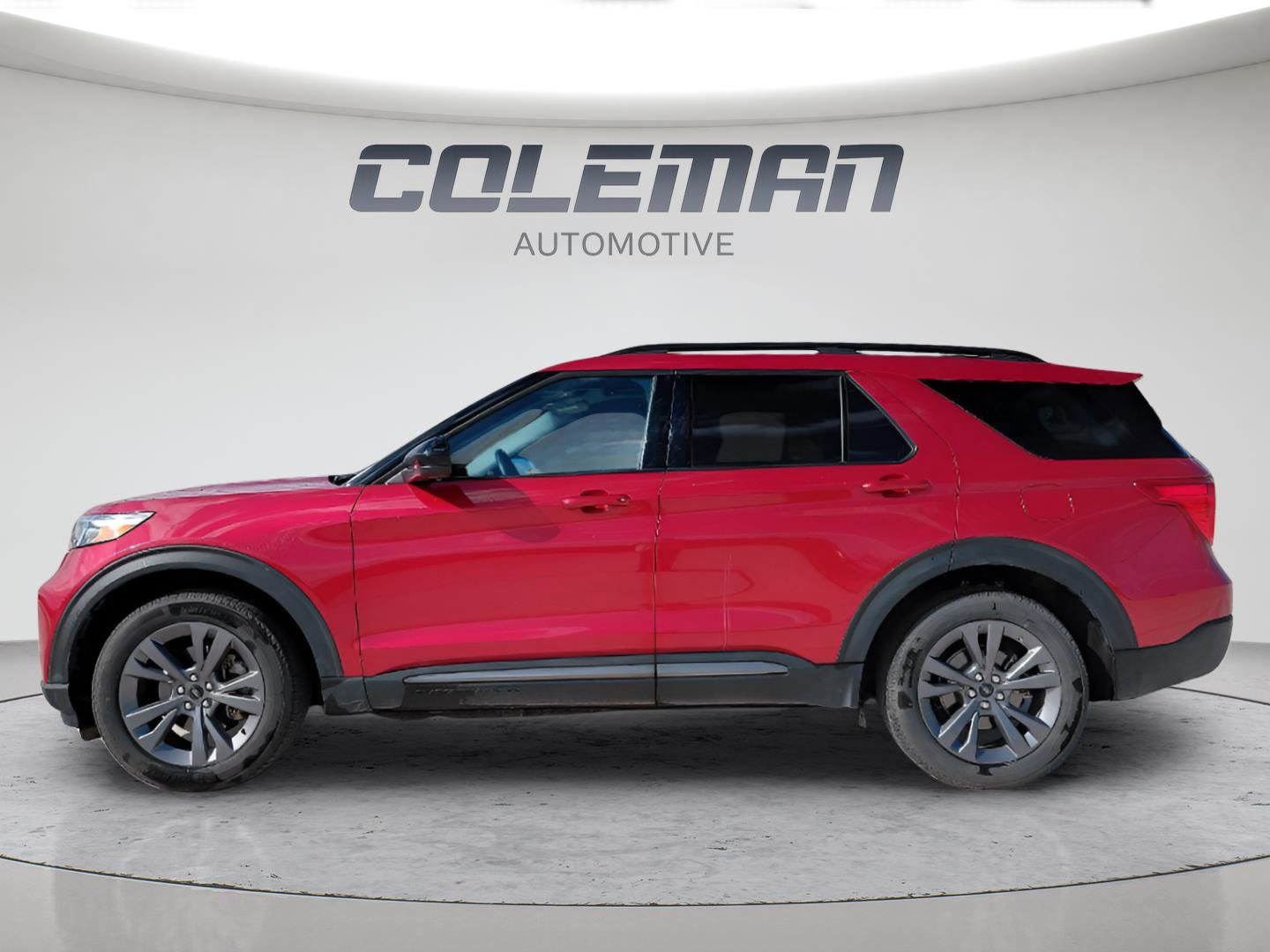 Used 2022 Ford Explorer XLT w/ Equipment Group 202A image 2