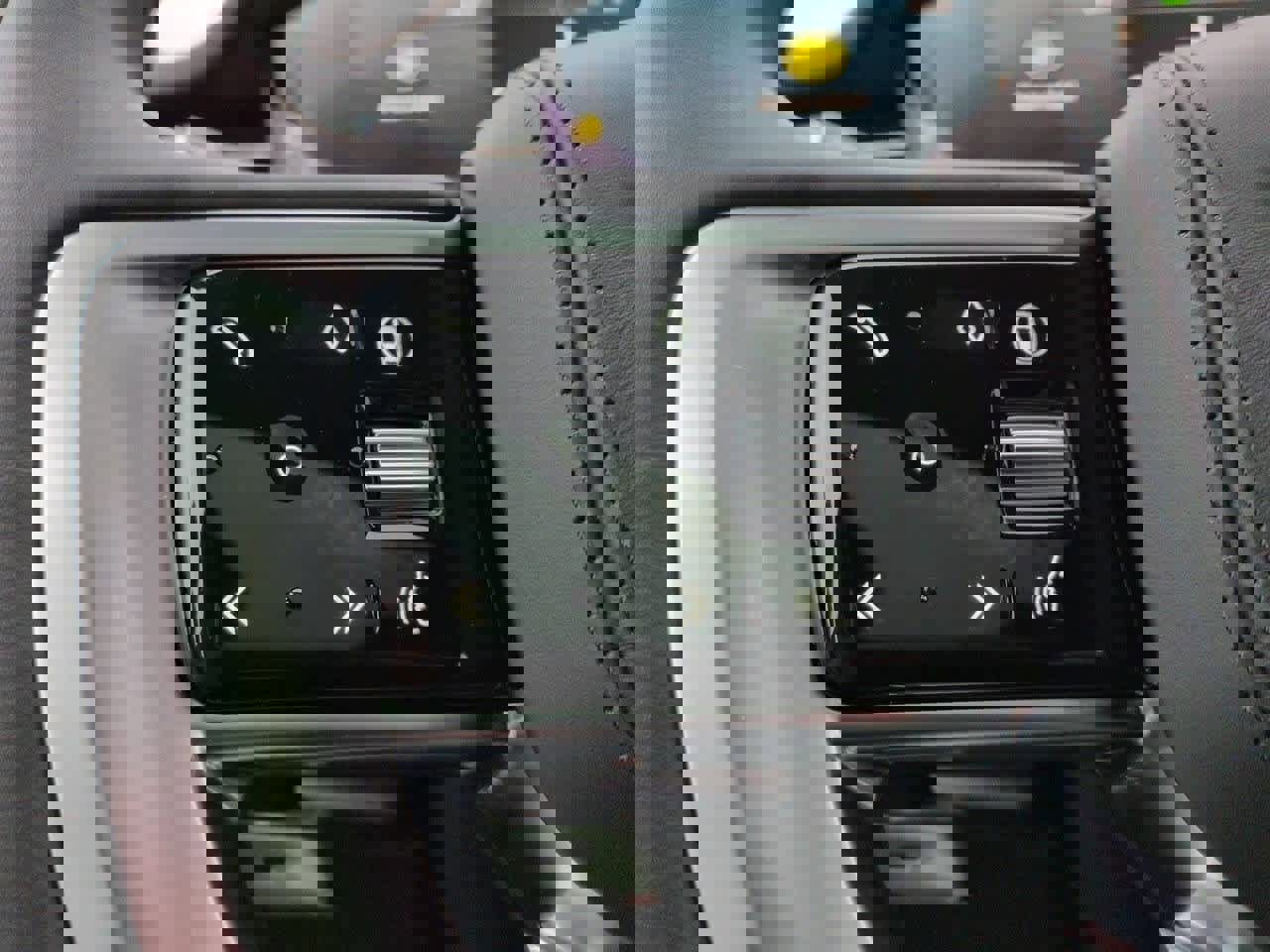 New 2026 Land Rover Range Rover Long Wheelbase SE image 26