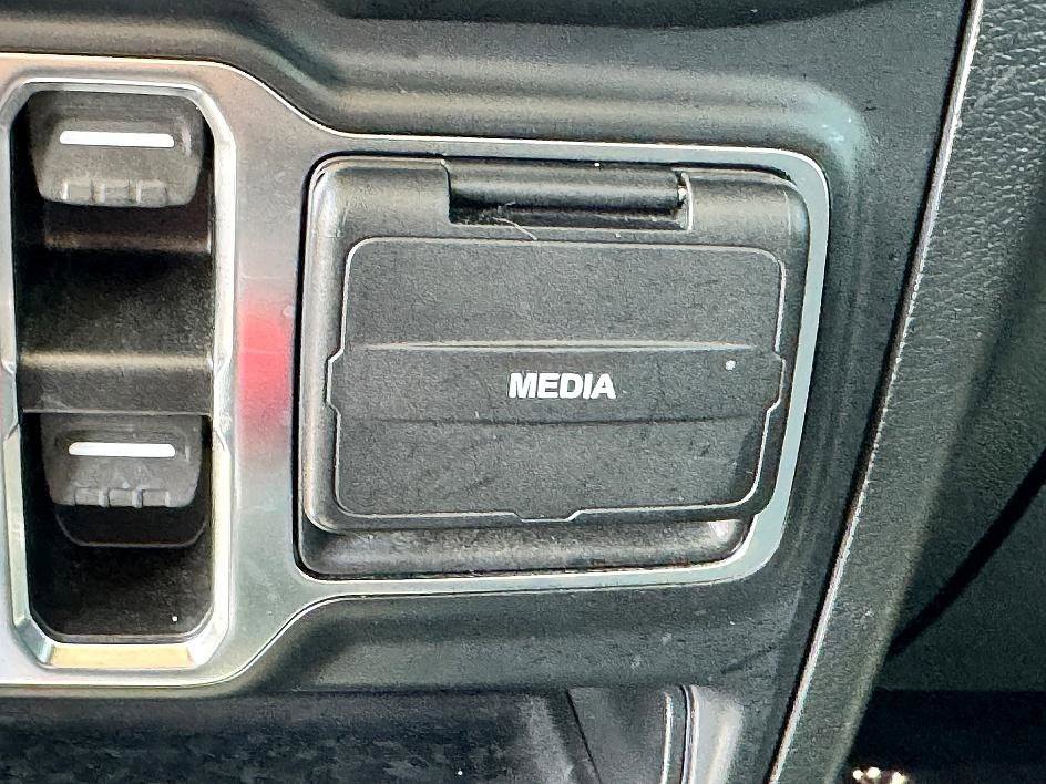 Used 2022 Jeep Gladiator Sport image 30