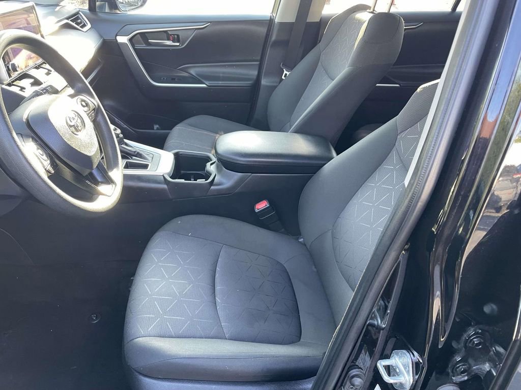Used 2024 Toyota RAV4 XLE image 28