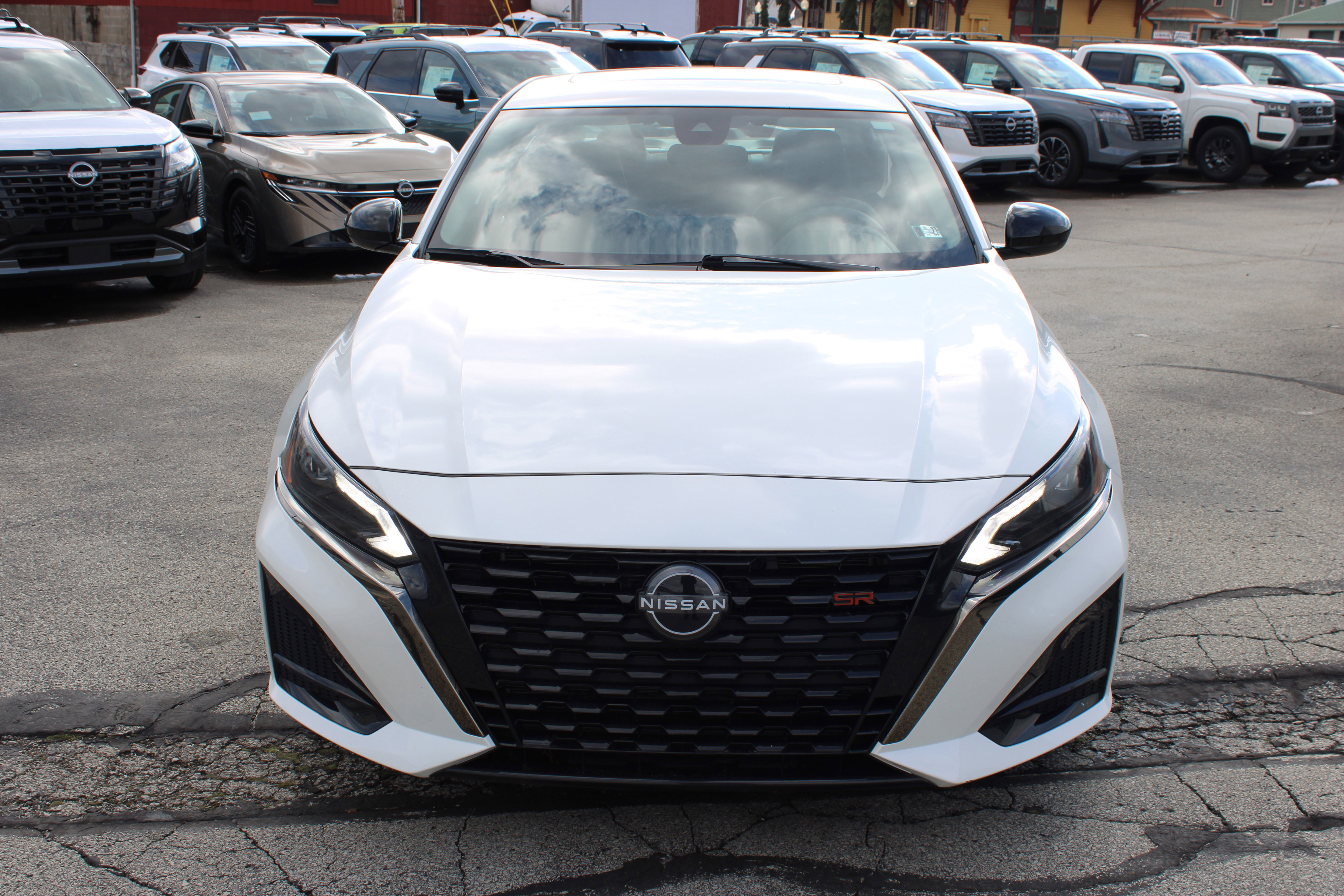 Certified 2023 Nissan Altima 2.5 SR w/ SR Premium Package AWD/4WD image 9