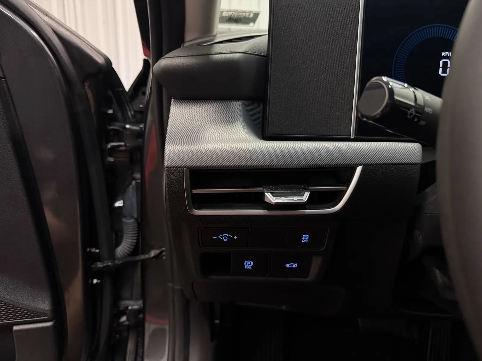 Used 2025 Hyundai Sonata SEL FWD image 24