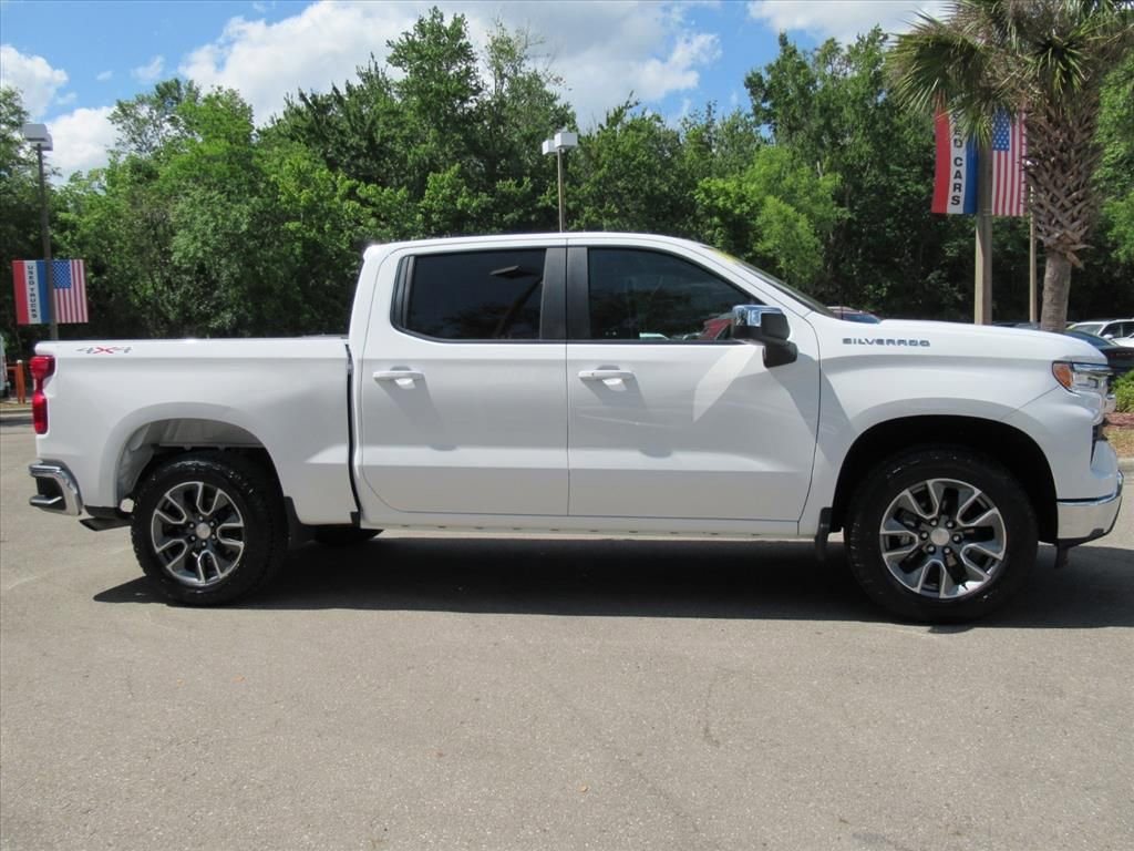 Used 2024 Chevrolet Silverado 1500 LT AWD/4WD image 2