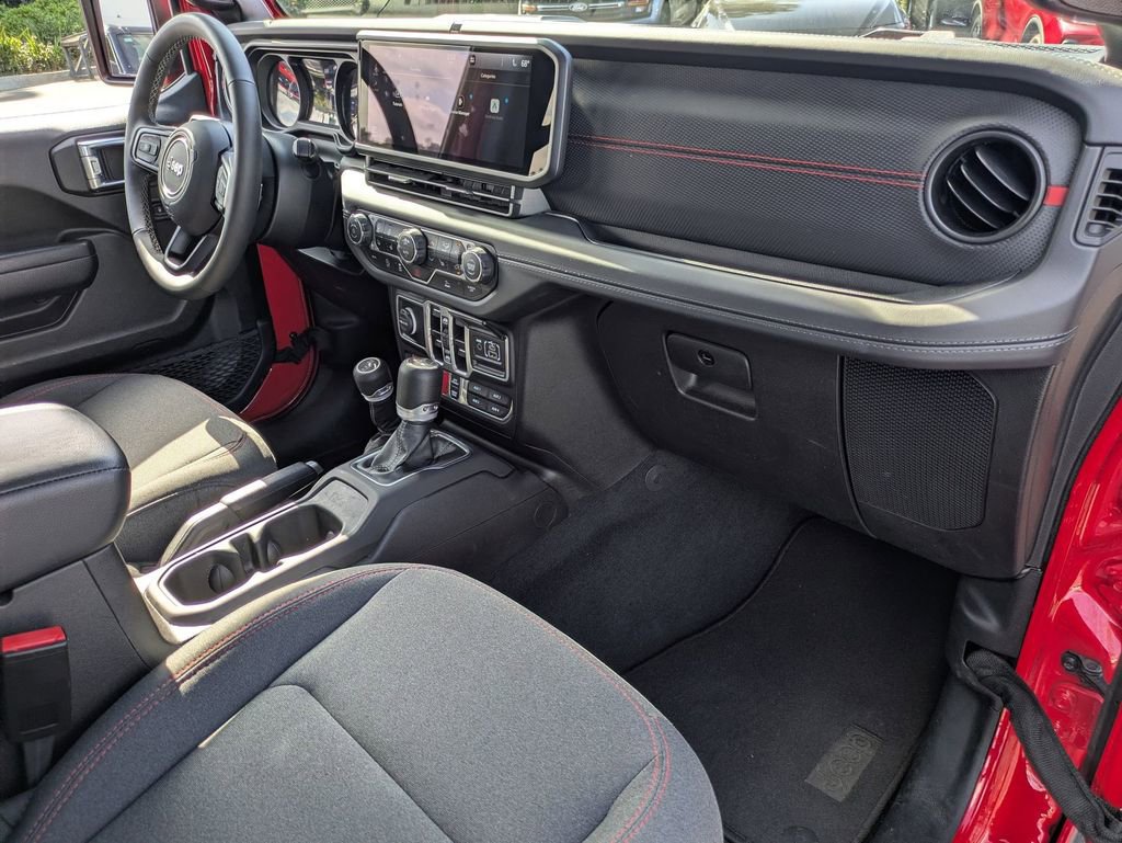 Used 2025 Jeep Wrangler Unlimited Rubicon w/ Convenience Group image 30