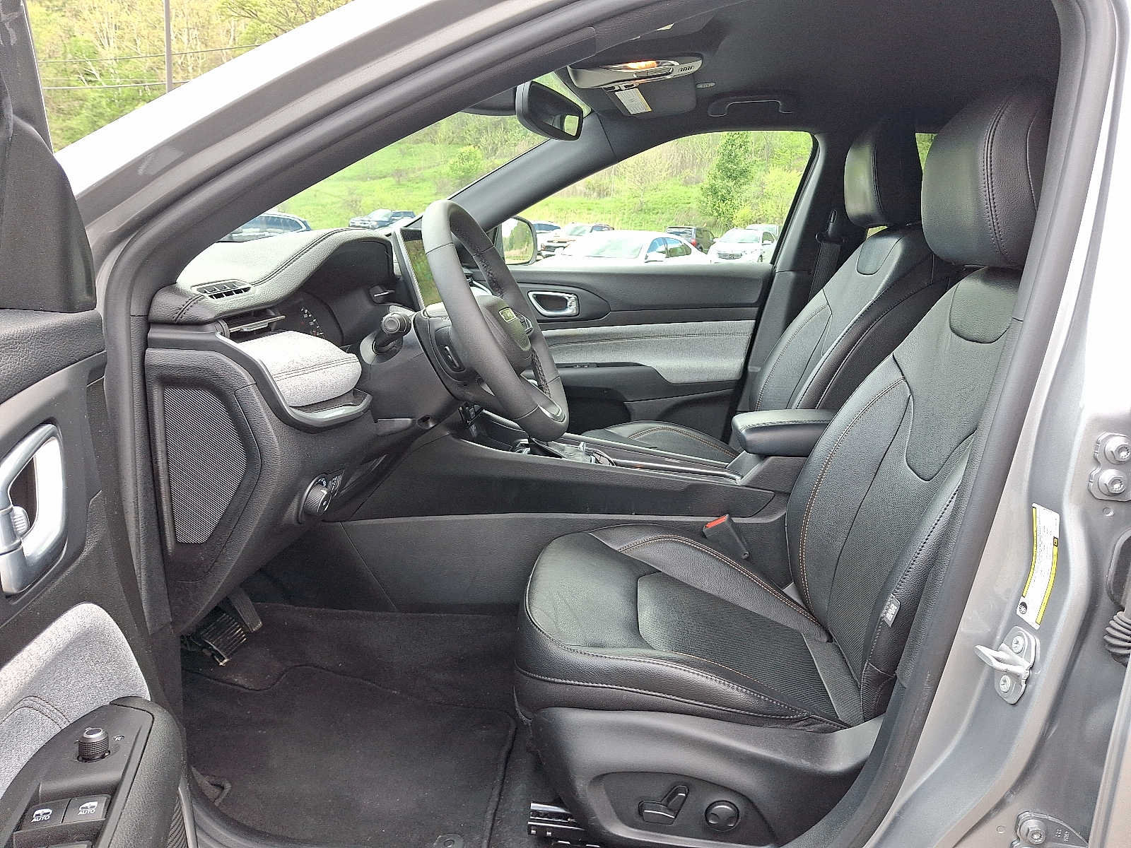 Used 2023 Jeep Compass Latitude AWD/4WD image 13