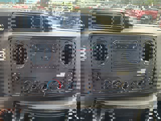 Used 2018 Ford E-350 and Econoline 350 Super Duty image 18