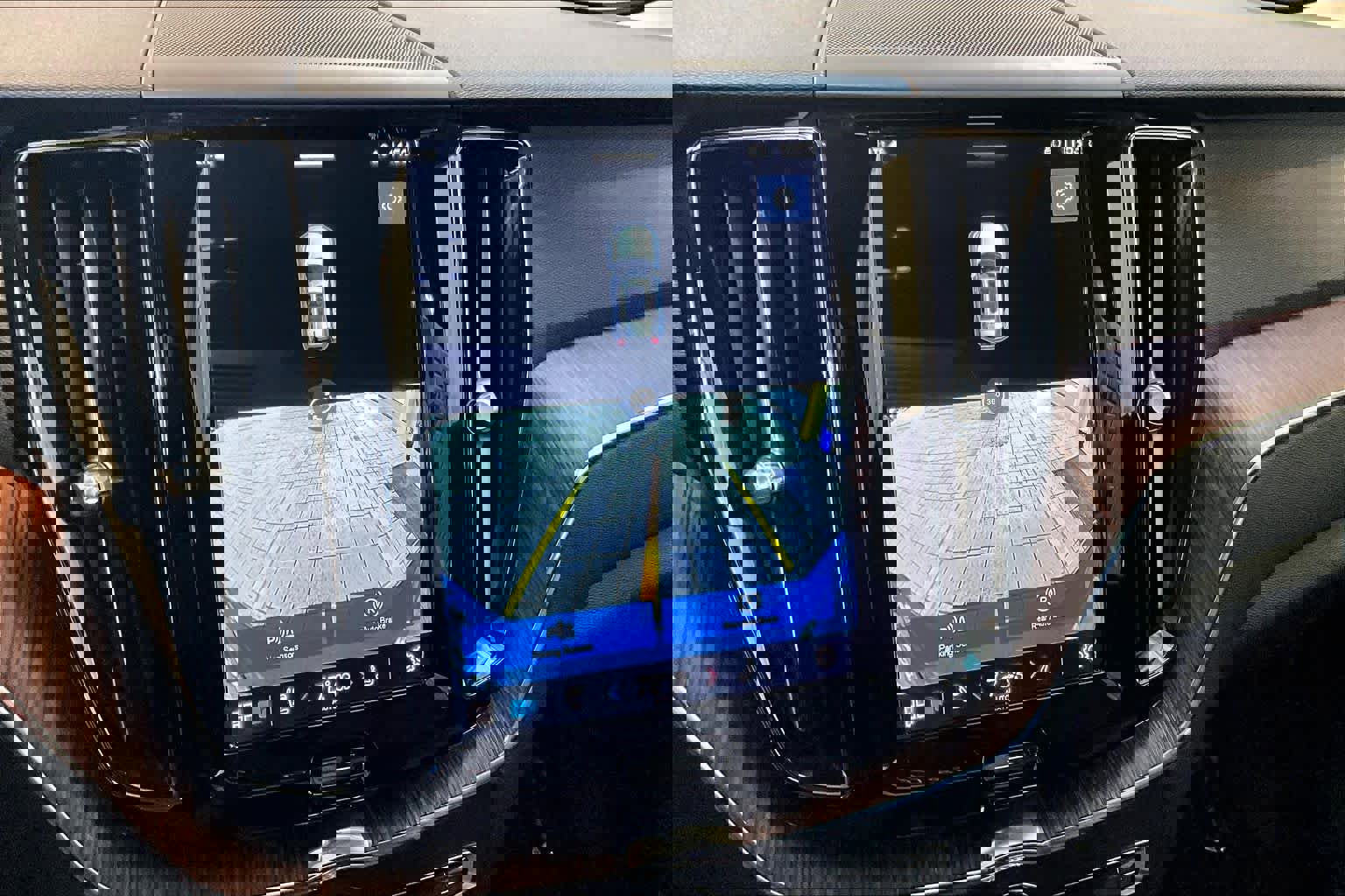 Used 2023 Volvo XC60 B5 Plus w/ Climate Package image 28