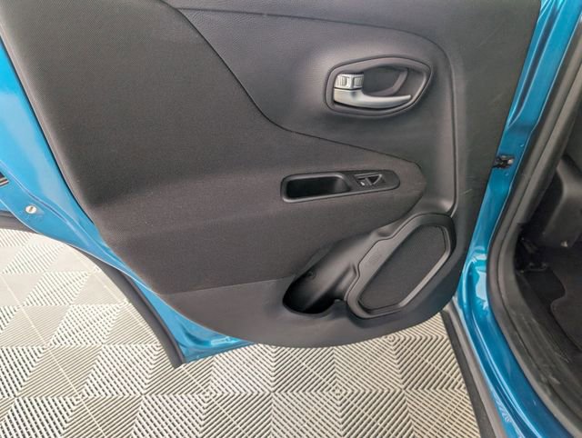 Used 2020 Jeep Renegade Latitude FWD image 26