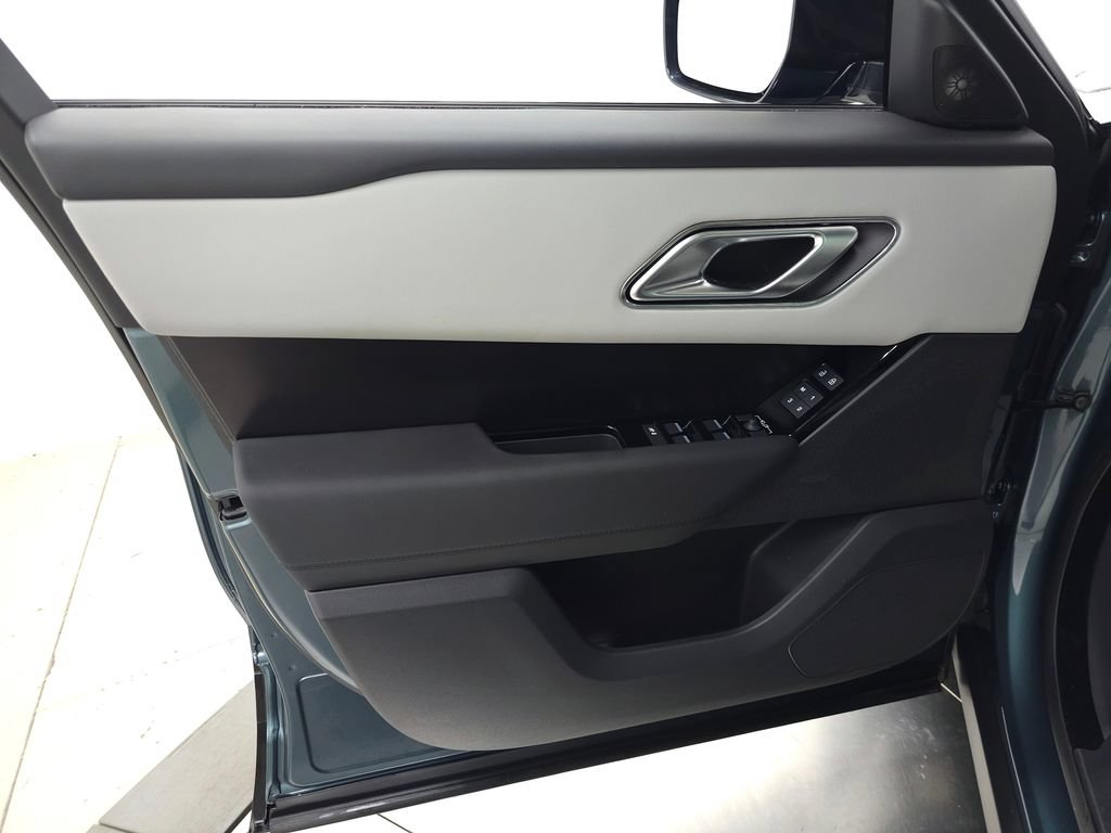 Certified 2026 Land Rover Range Rover Velar Dynamic SE AWD/4WD image 16