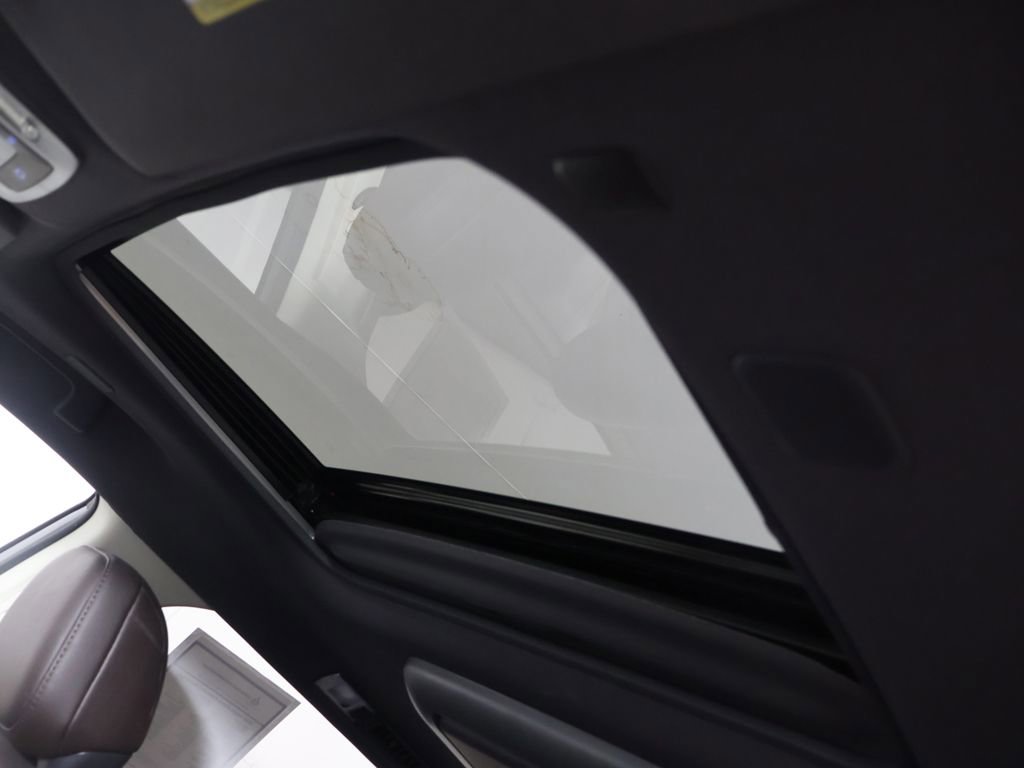 Used 2023 Toyota Sienna Platinum image 23
