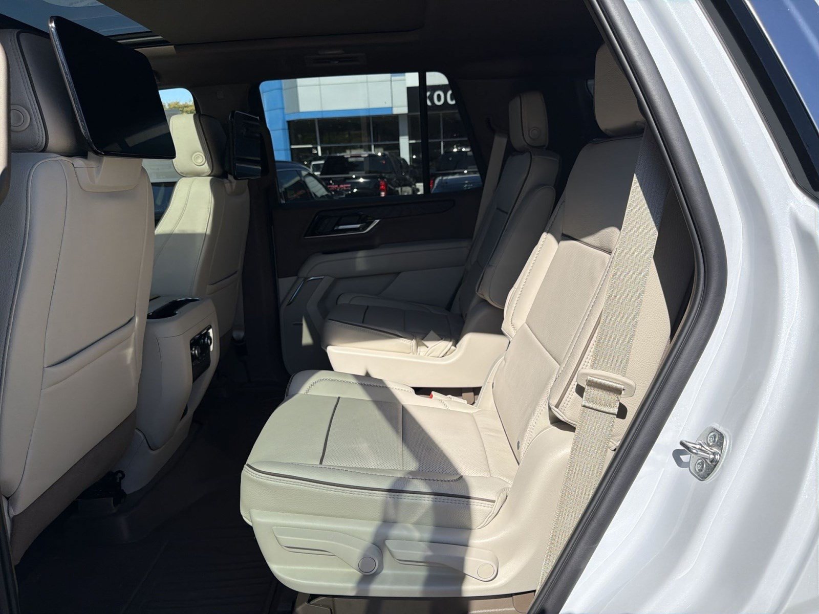 New 2026 GMC Yukon Denali w/ Denali Reserve Package AWD/4WD image 19