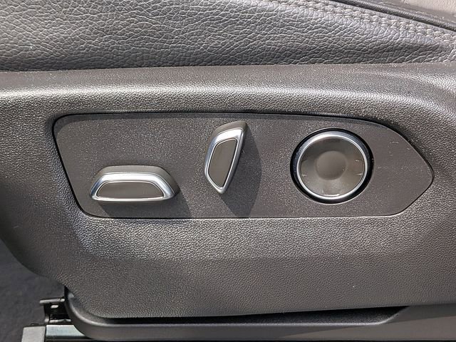 Used 2024 GMC Yukon XL Denali AWD/4WD image 21