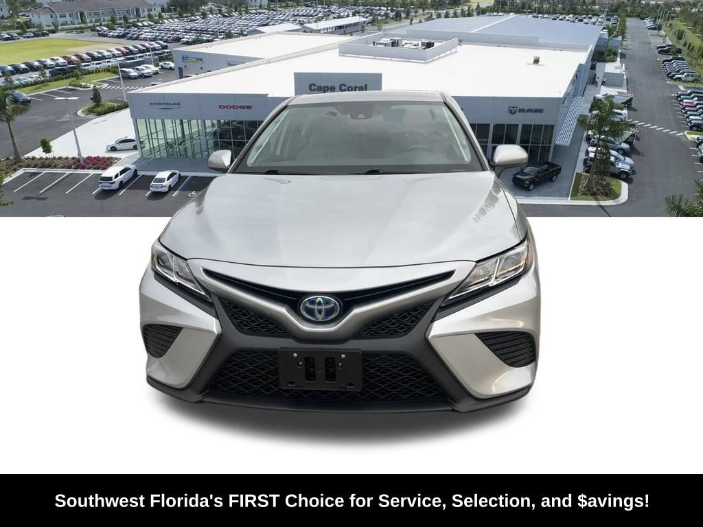 Used 2020 Toyota Camry SE FWD image 2