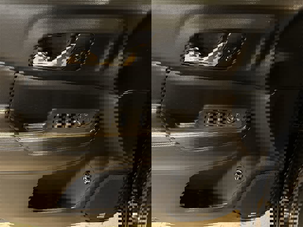 Used 2017 GMC Acadia SLT image 24