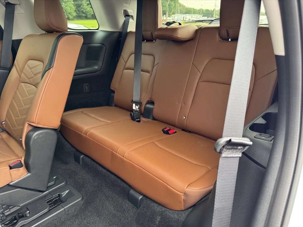Certified 2025 Nissan Pathfinder Platinum w/ Cargo Package FWD image 15