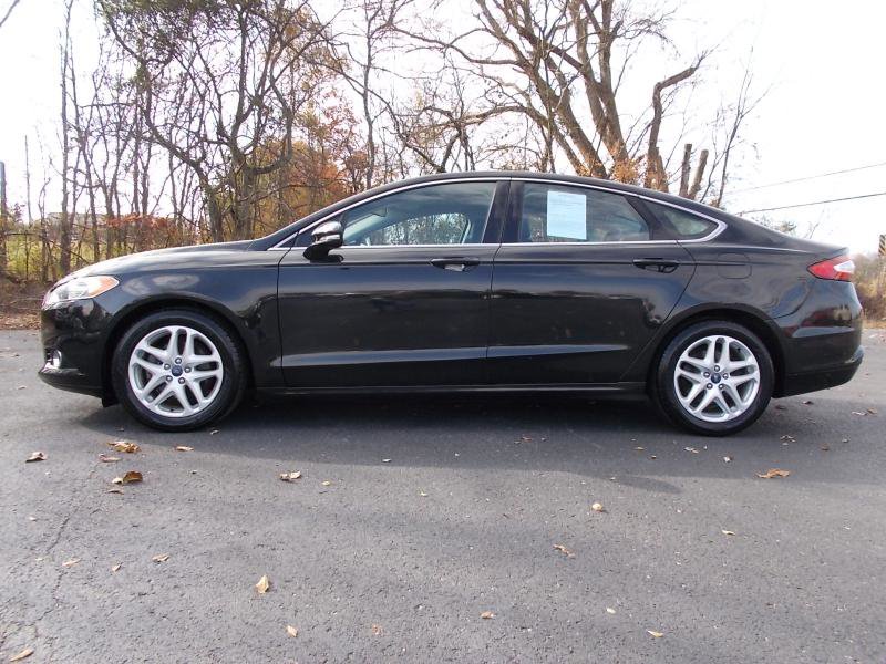 Used 2015 Ford Fusion SE w/ Equipment Group 202A image 2