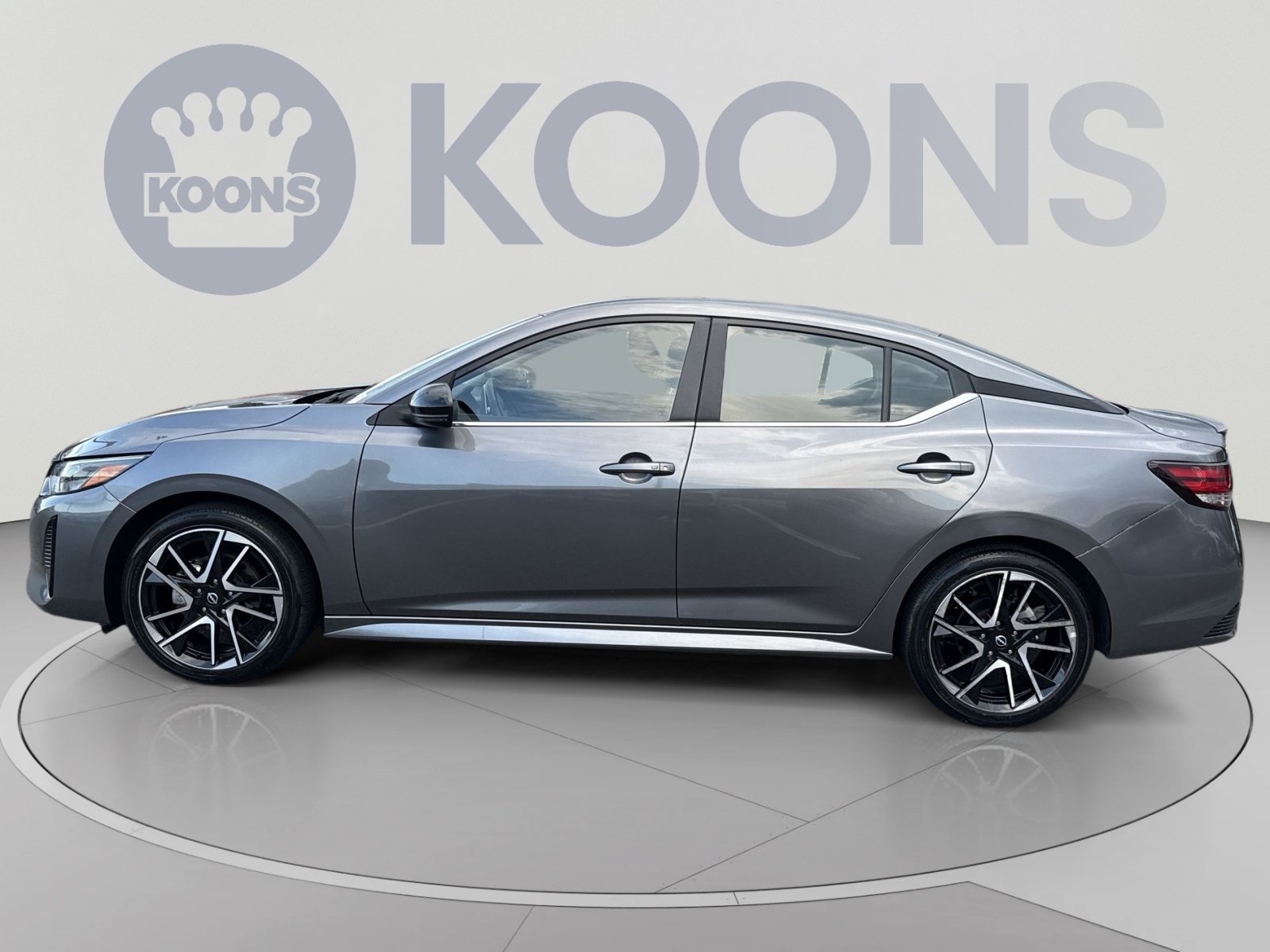 Used 2025 Nissan Sentra SR FWD image 2