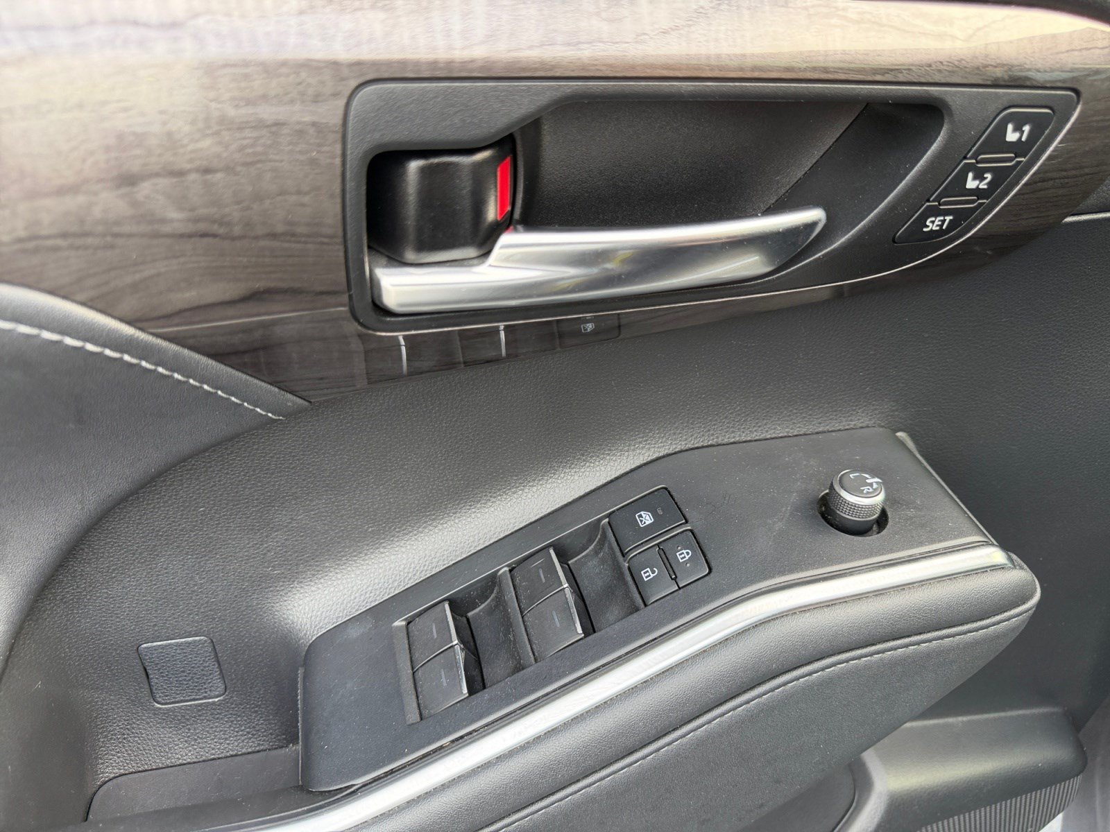Used 2021 Toyota Highlander Platinum AWD/4WD image 13
